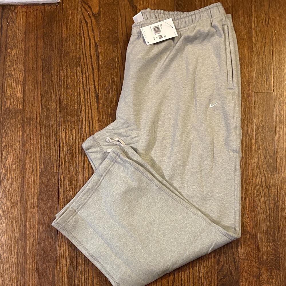 Nike Men Gray straight leg Sweatpants size 3XL